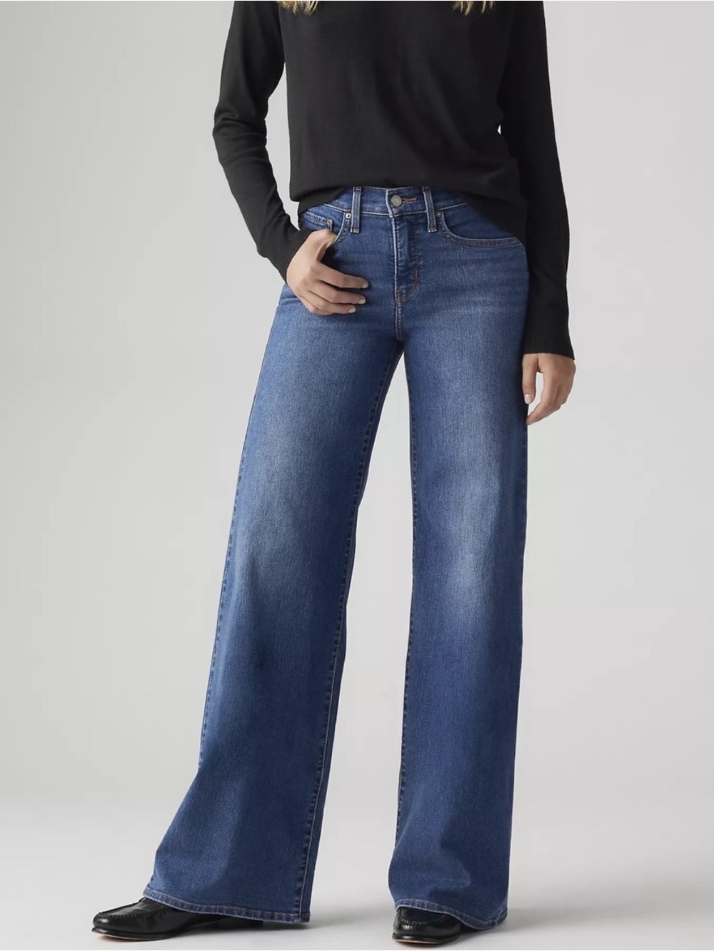 NWT Levi’s 318 Shaping Wide Leg Jeans
